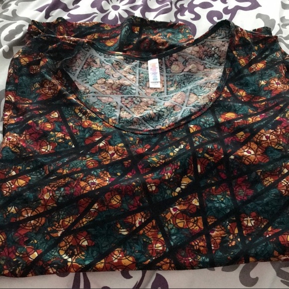 Lularoe Perfect Tee - Picture 2 of 4